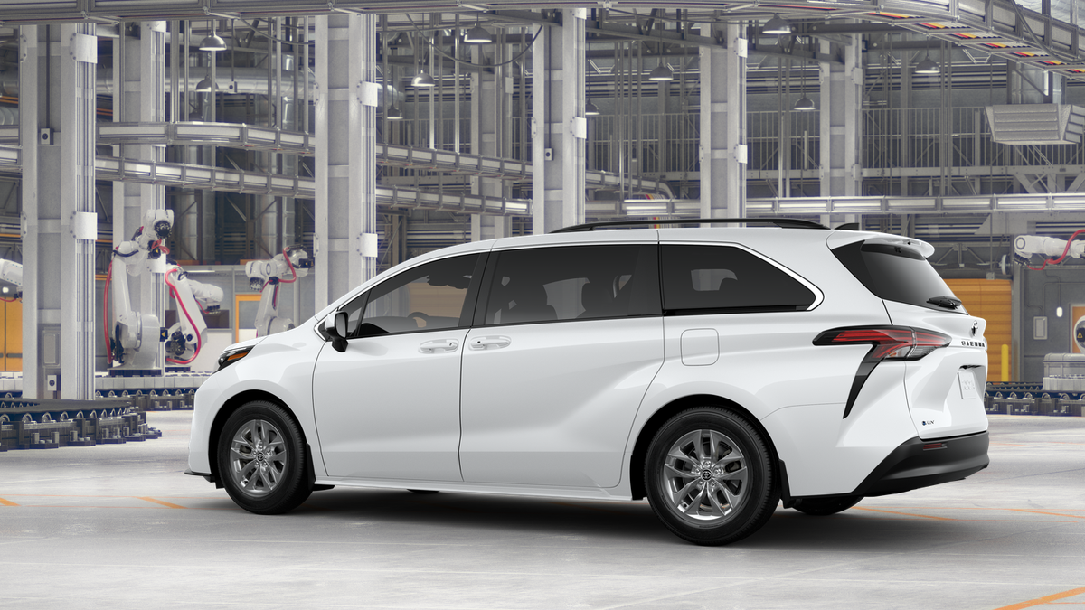 2025 Toyota Sienna LE photo 6