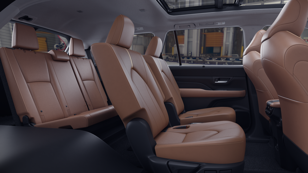 New 2026 Wind Chill Pearl <sup>1</sup> Toyota  Platinum image 2