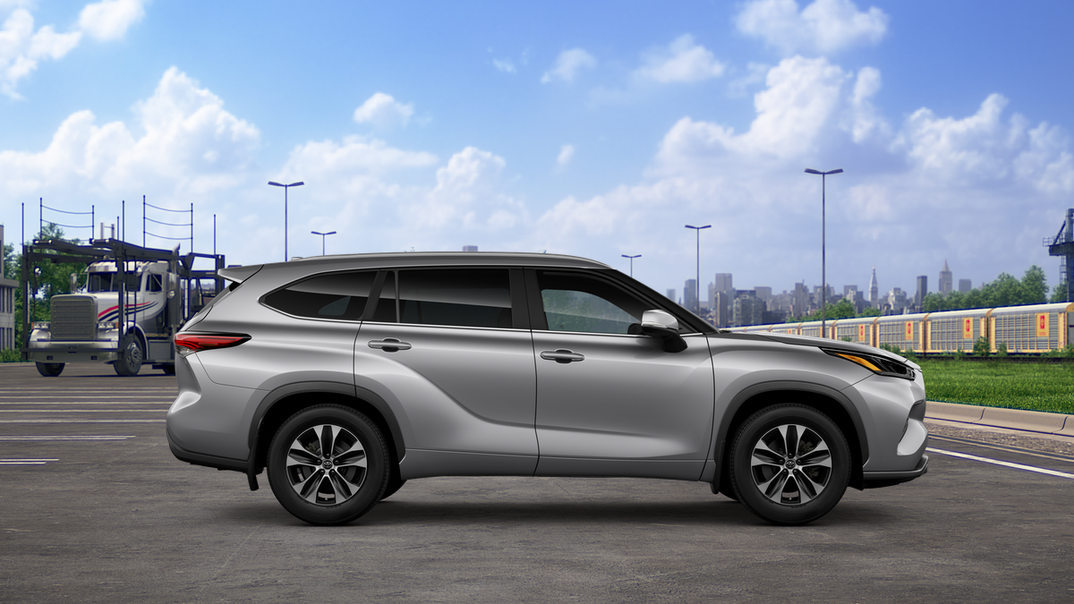 2025 Toyota Highlander XLE photo 14