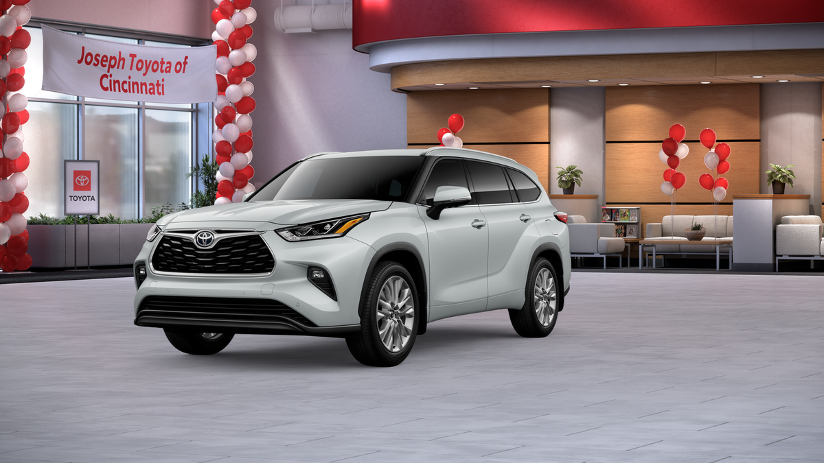 2026 Toyota Highlander Limited's photo