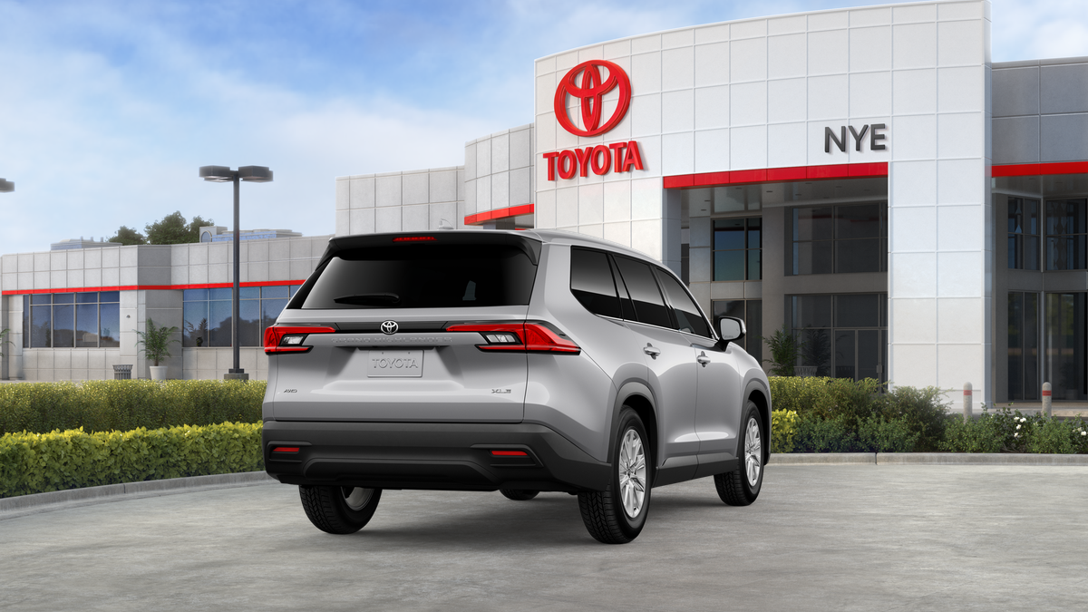 2026 Toyota Grand Highlander XLE photo 2
