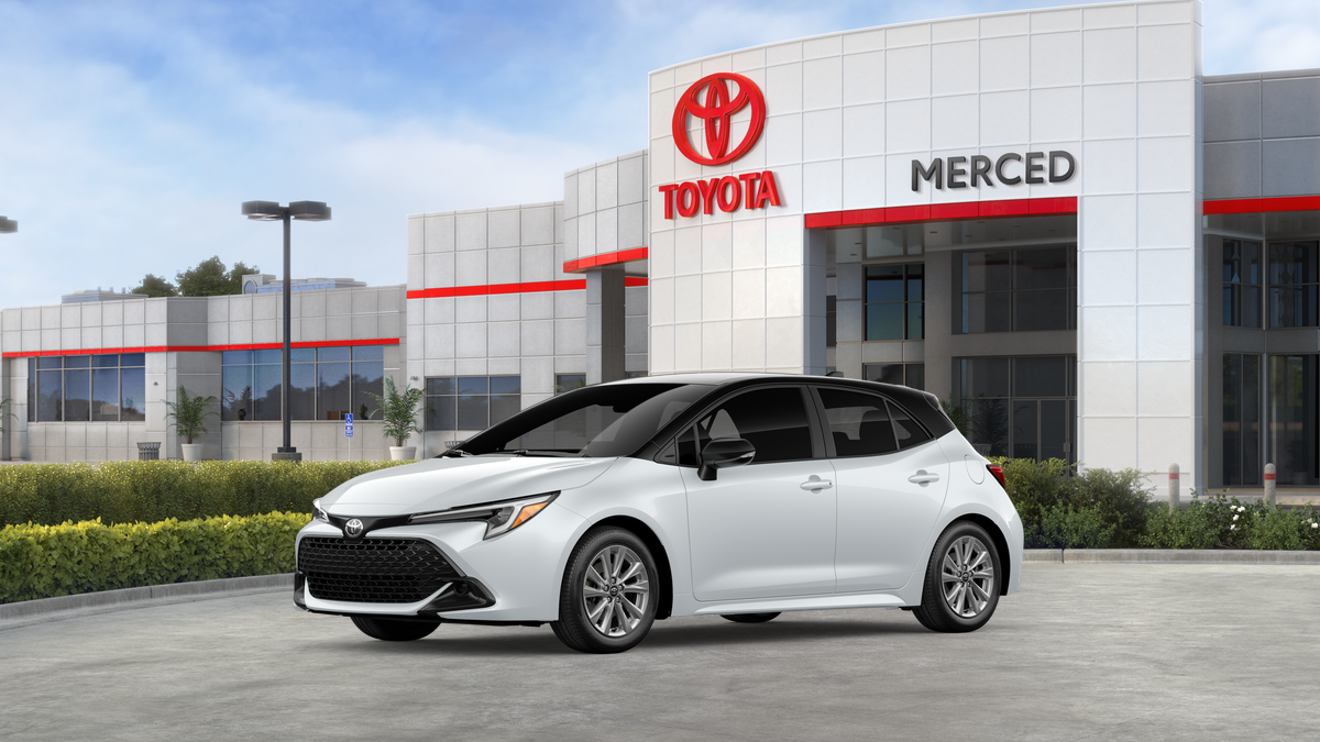 New 2027 Wind Chill Pearl with Black roof <sup>1</sup> Toyota  SE image 3