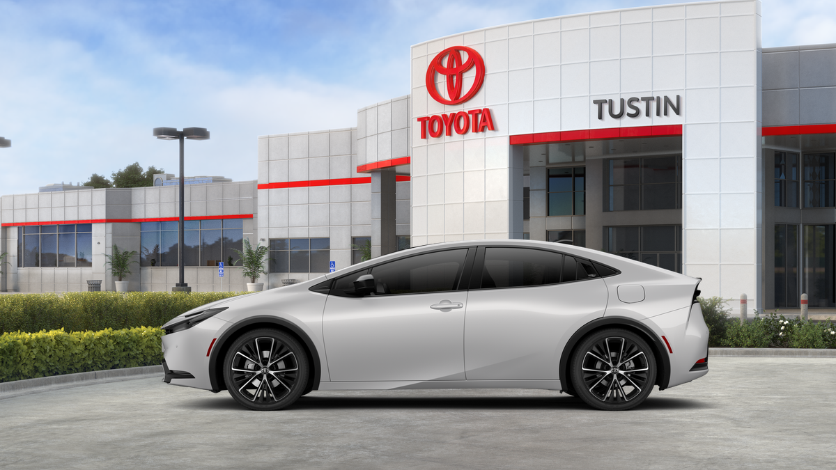 2026 Toyota Prius XLE photo 4