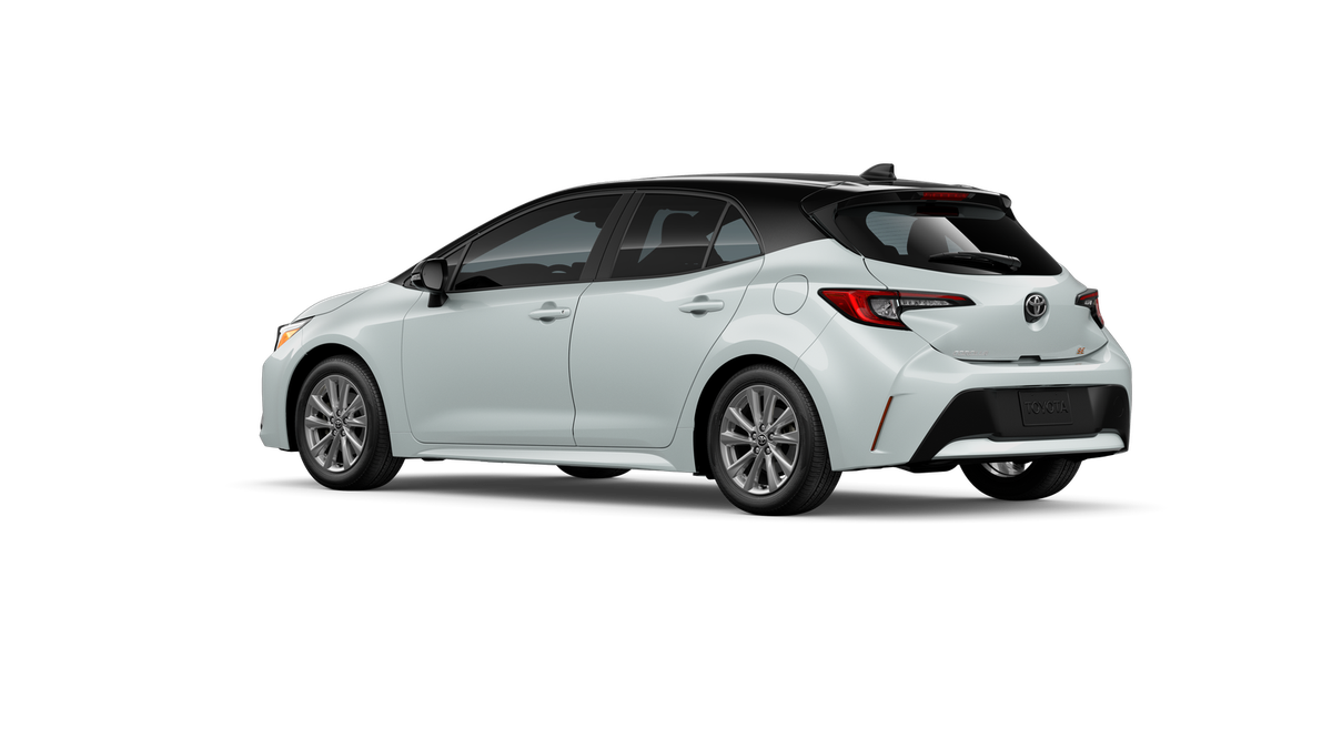 New 2026 Wind Chill Pearl with Midnight Black Metallic roof <sup>1</sup> Toyota  SE image 8
