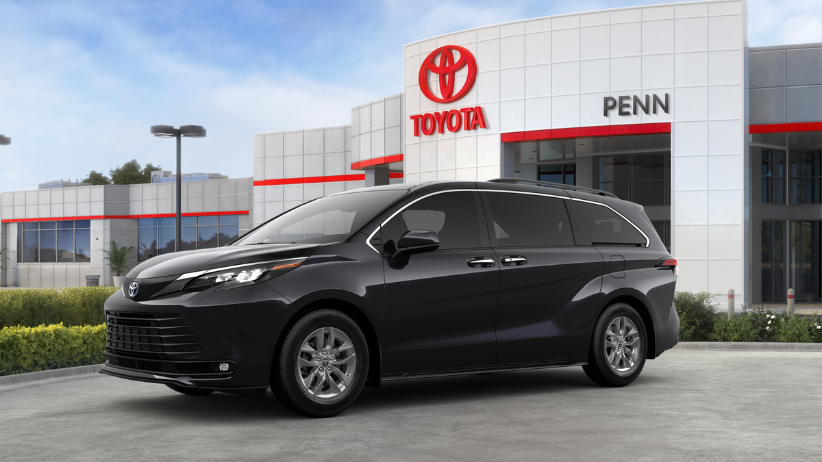 2025 Toyota Sienna XLE photo 13