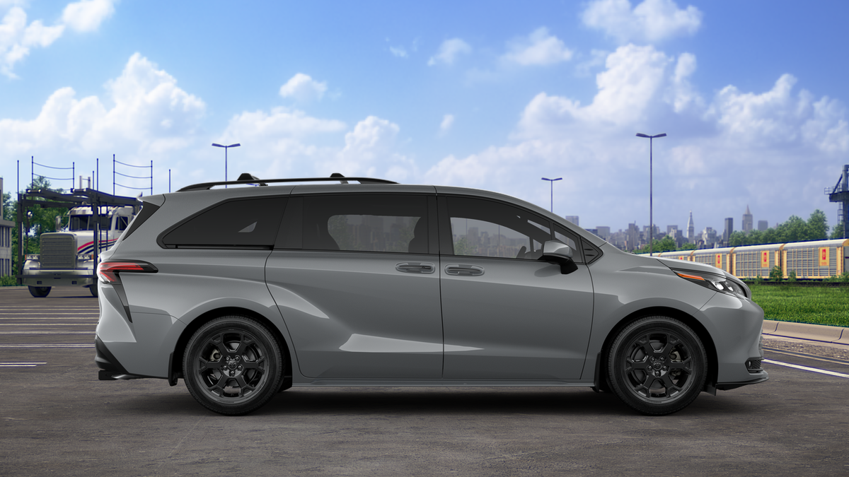 2025 Toyota Sienna XSE photo 12