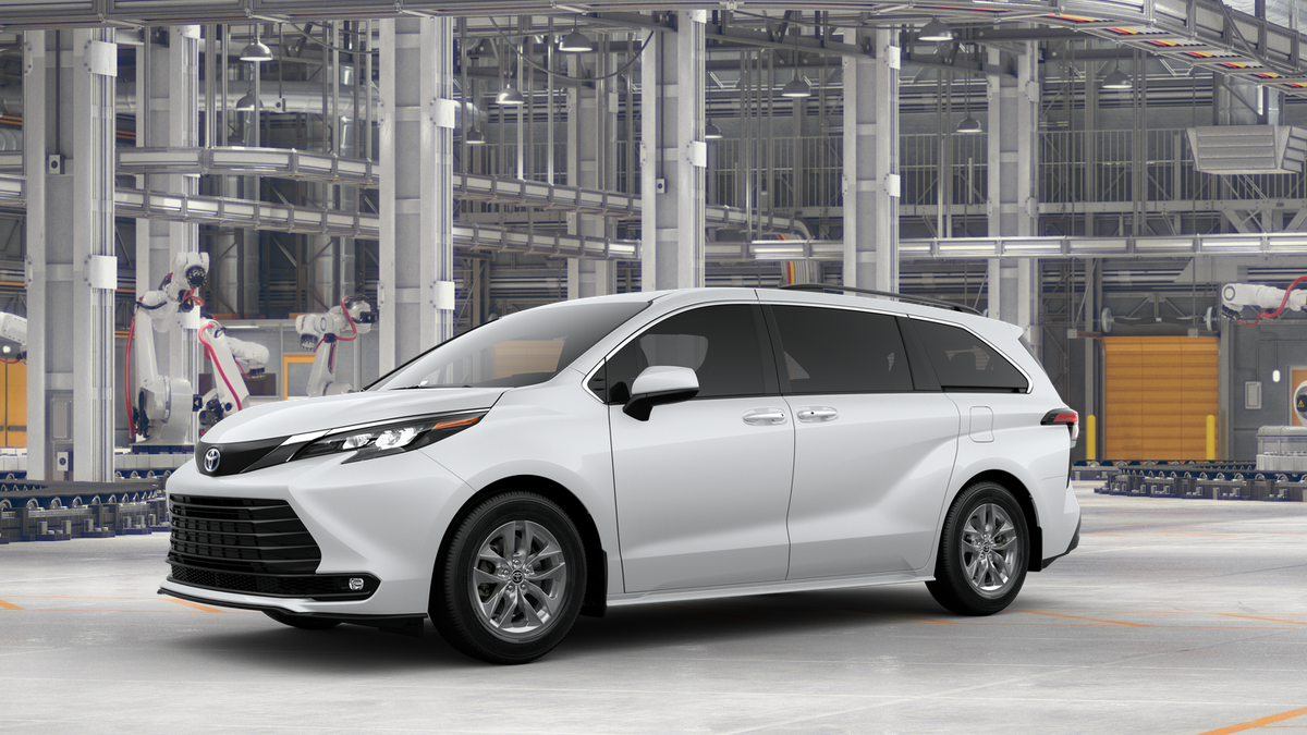 2025 Toyota Sienna XLE photo 4