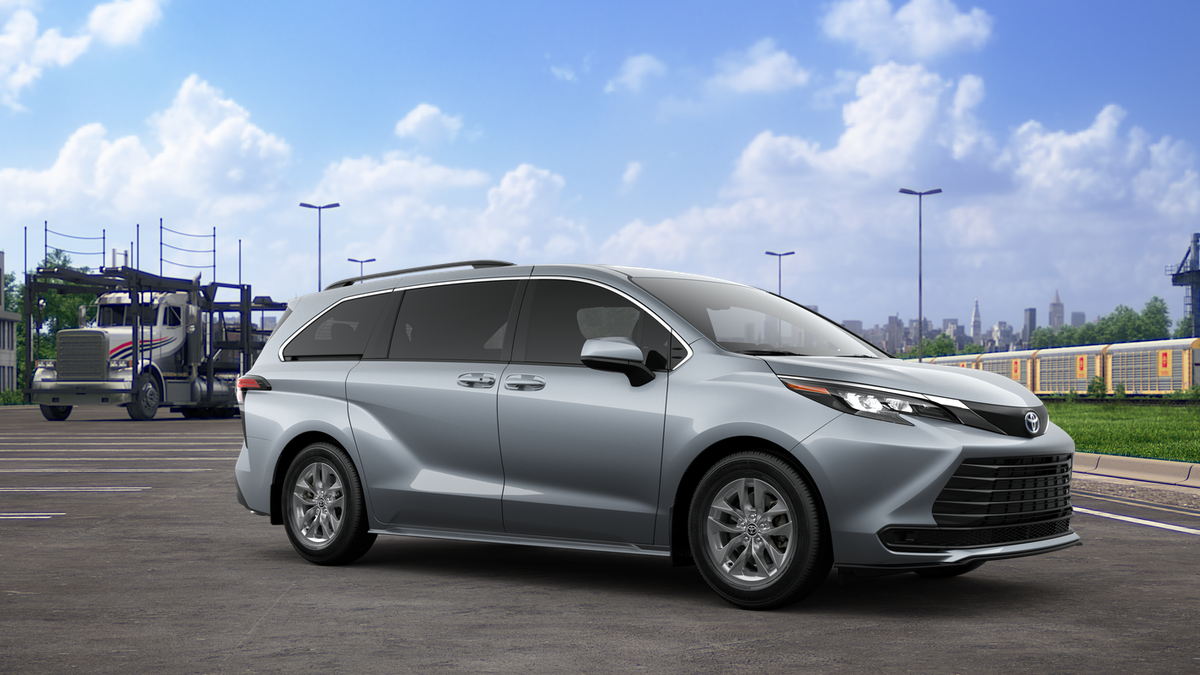 2025 Toyota Sienna LE photo 16