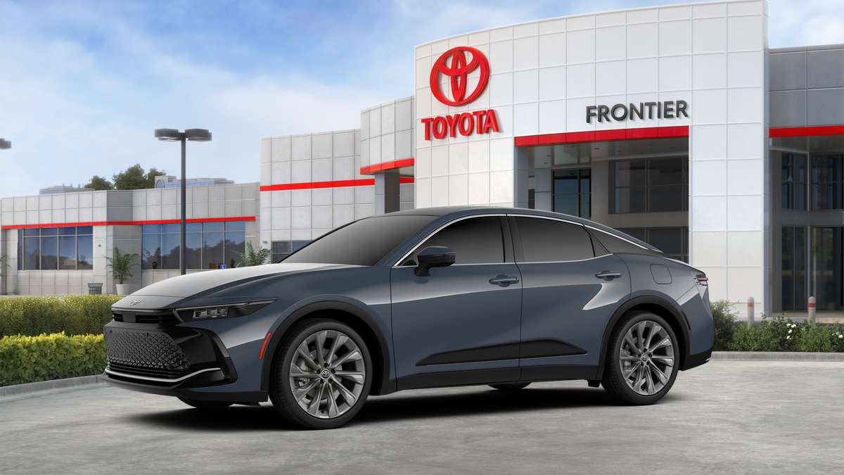 Toyota Crown Limited 2.5L 4-Cyl. Hybrid Engine All-Wheel Drive [1]