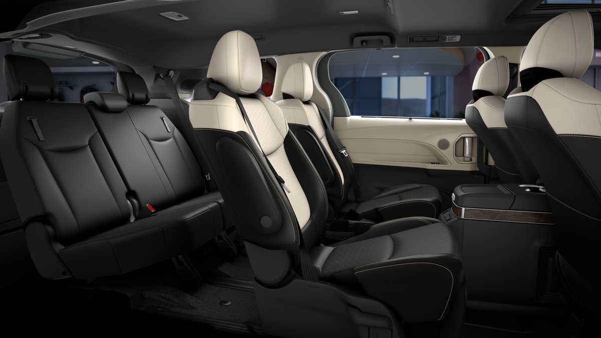 New 2025 Wind Chill Pearl <sup>1</sup> Toyota  Platinum image 2