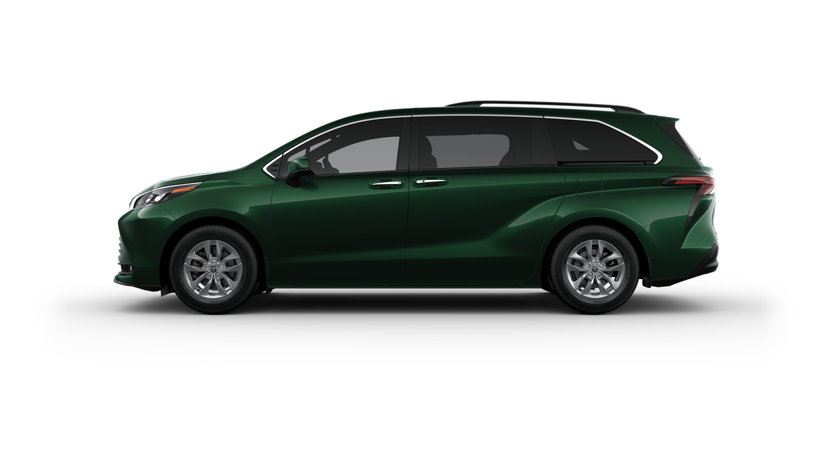 2025 Toyota Sienna XLE photo 22
