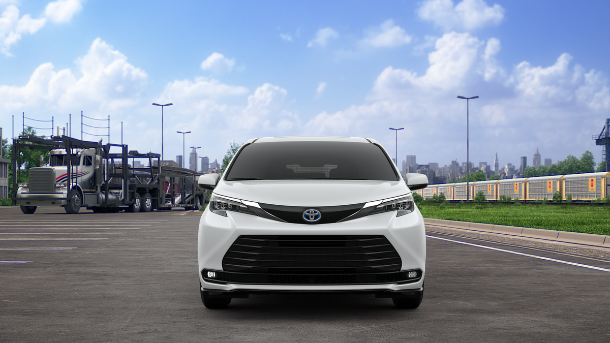 2025 Toyota Sienna XLE photo 17
