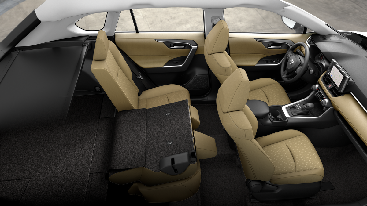 2025 Toyota RAV4 XLE photo 4