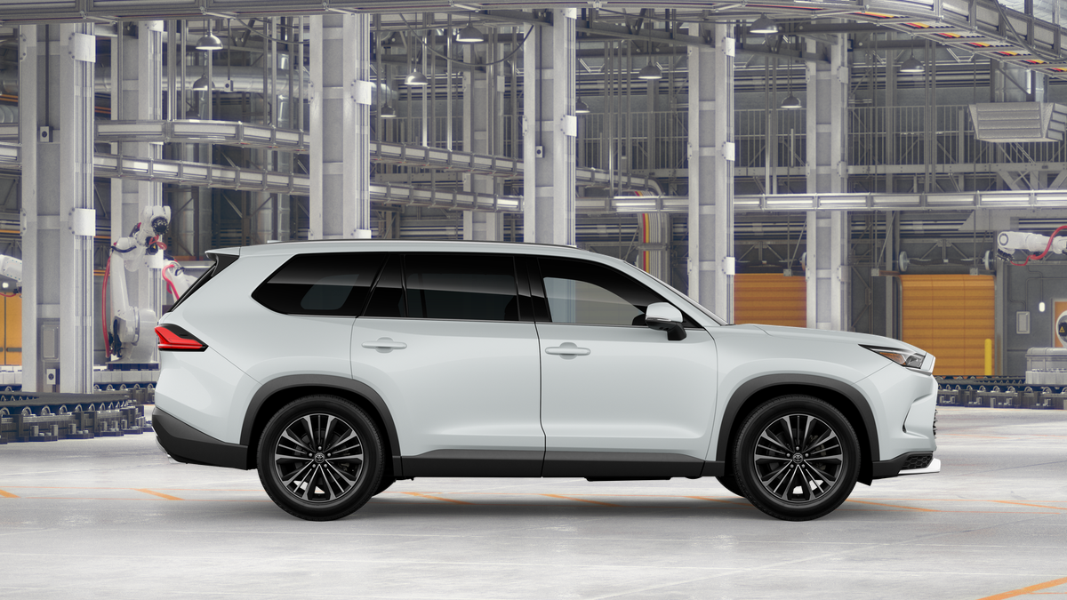 2026 Toyota Highlander Hybrid Platinum photo 11