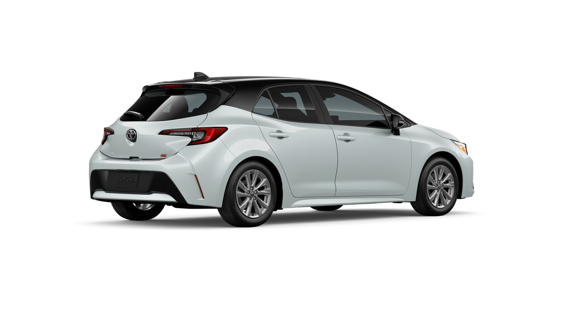 New 2026 Wind Chill Pearl with Midnight Black Metallic roof <sup>1</sup> Toyota  SE image 12