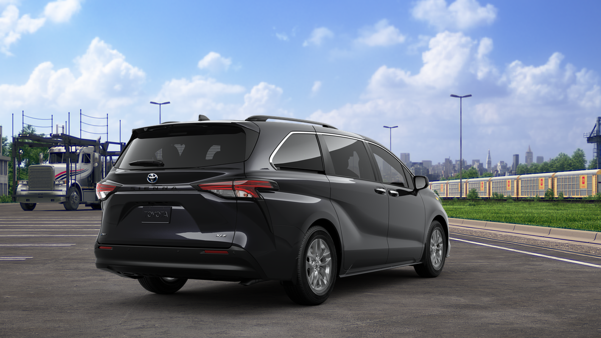 2025 Toyota Sienna XLE photo 14