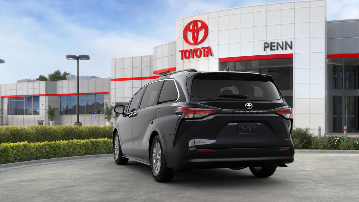 2025 Toyota Sienna XLE photo 18