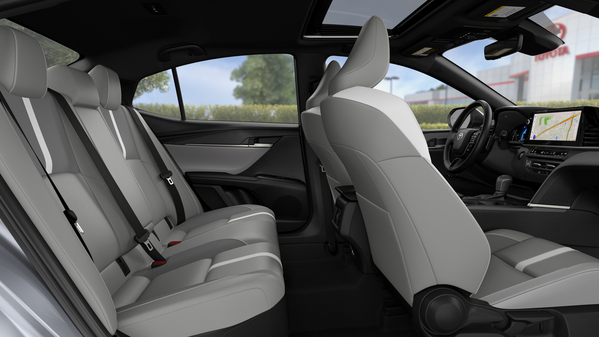 2026 Toyota Camry SE - Photo 10