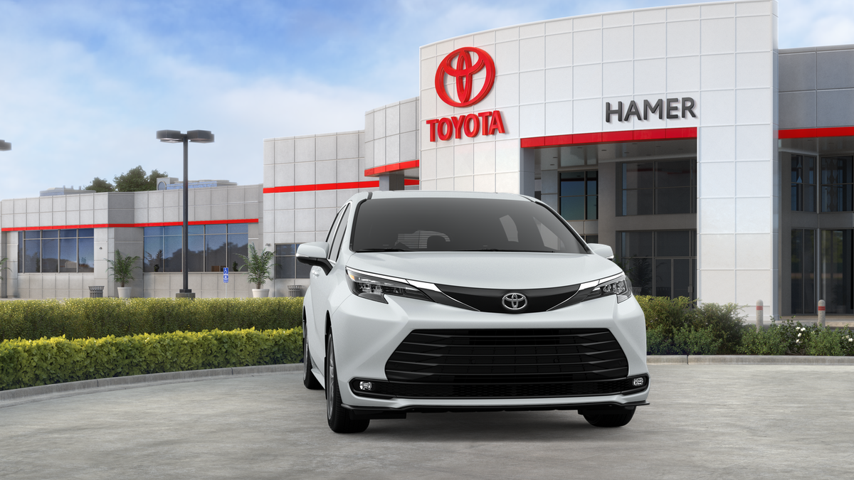 New 2026 Wind Chill Pearl <sup>1</sup> Toyota  XLE image 32