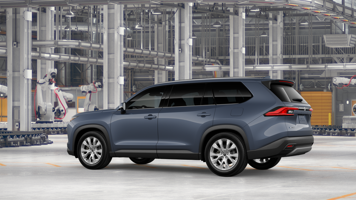 2026 Toyota Highlander Hybrid Limited photo 4