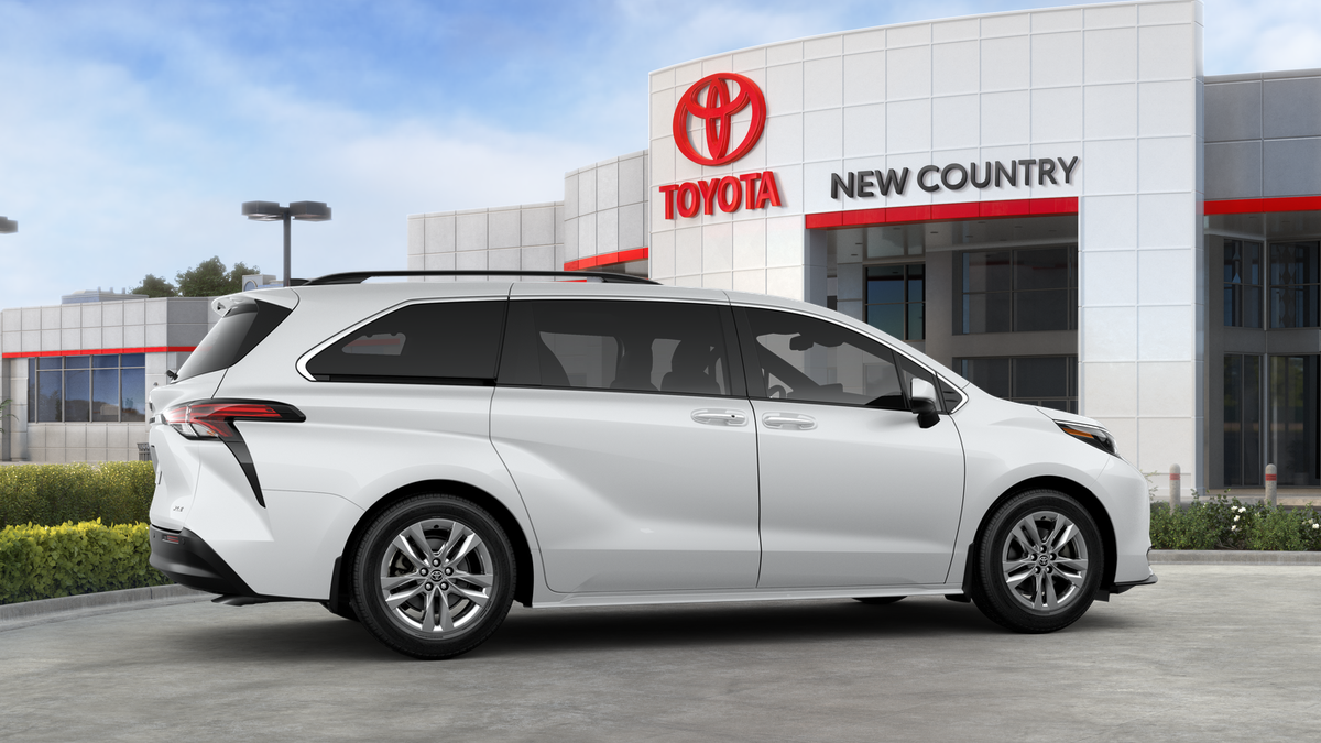 2025 Toyota Sienna XLE photo 41