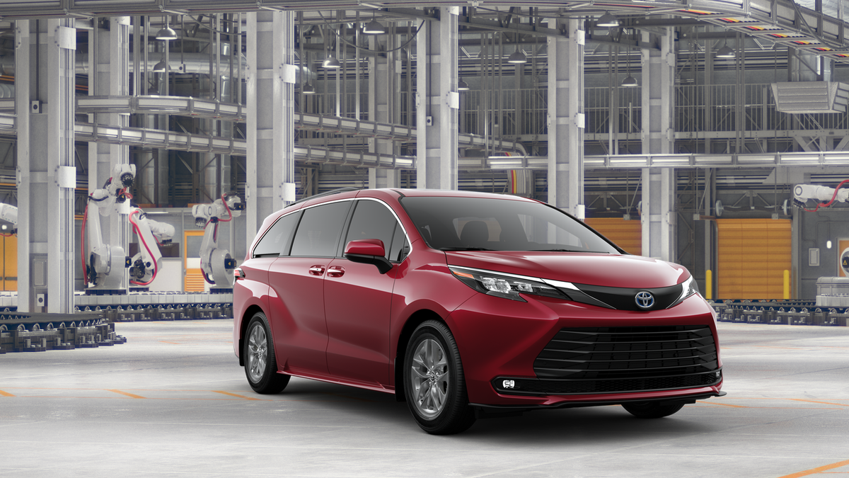 2025 Toyota Sienna XLE photo 17