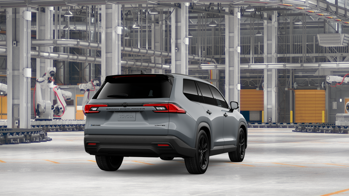 2026 Toyota Highlander Hybrid photo 3