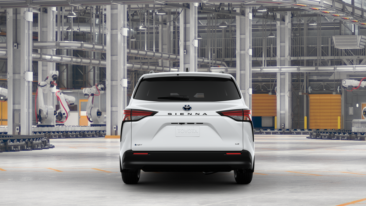 2025 Toyota Sienna LE photo 9