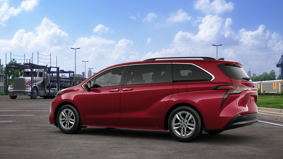 2025 Toyota Sienna XLE photo 5