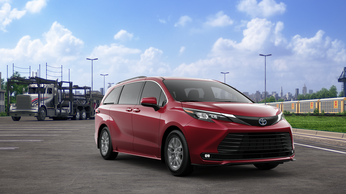 2025 Toyota Sienna XLE photo 15