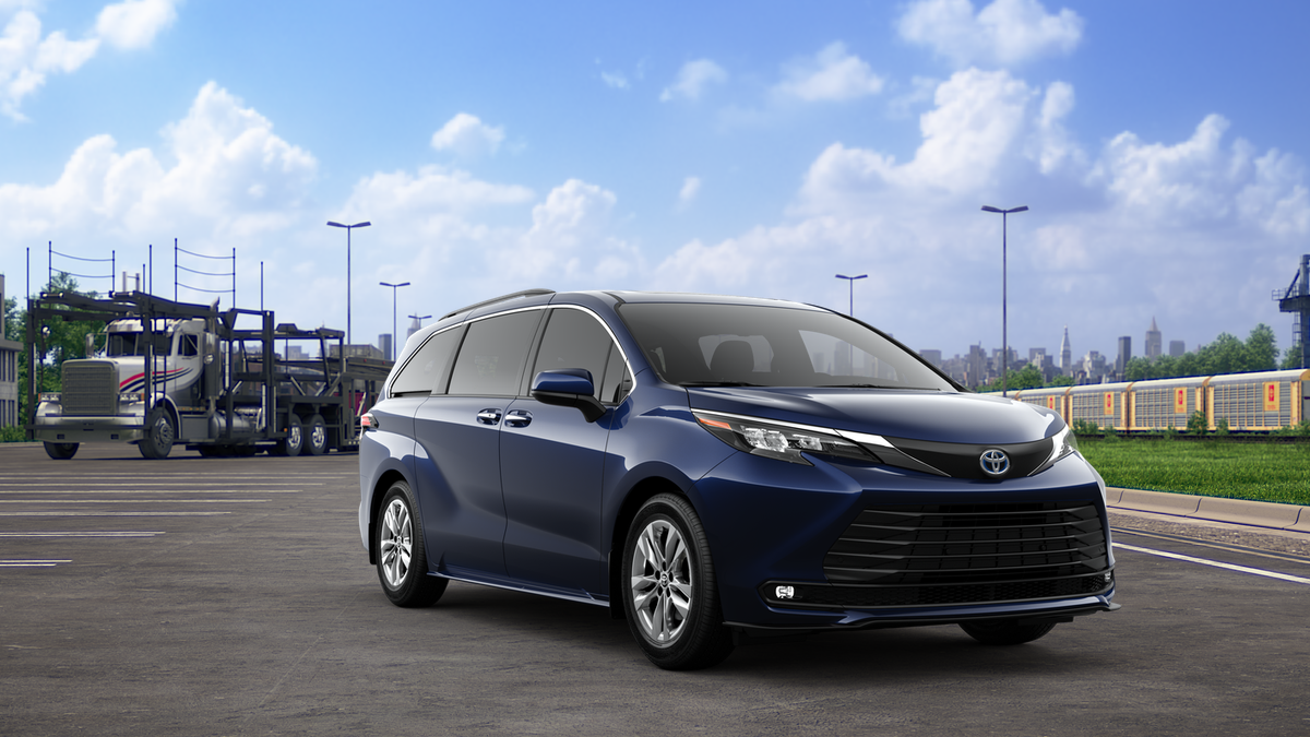 2025 Toyota Sienna XLE photo 15