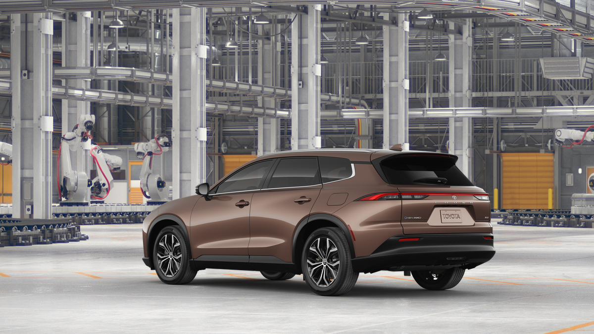 2025 Toyota Crown Signia XLE photo 6