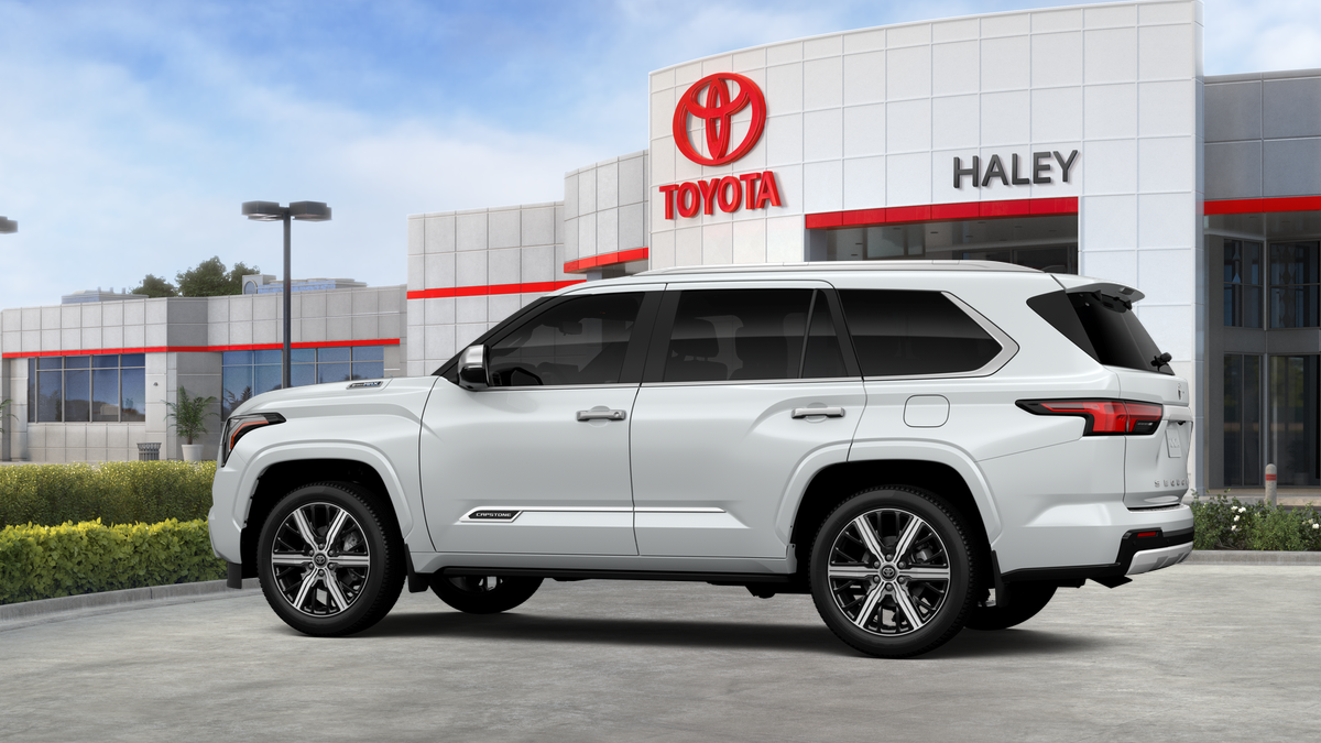 New 2026 Wind Chill Pearl <sup>1</sup> Toyota  Capstone image 7