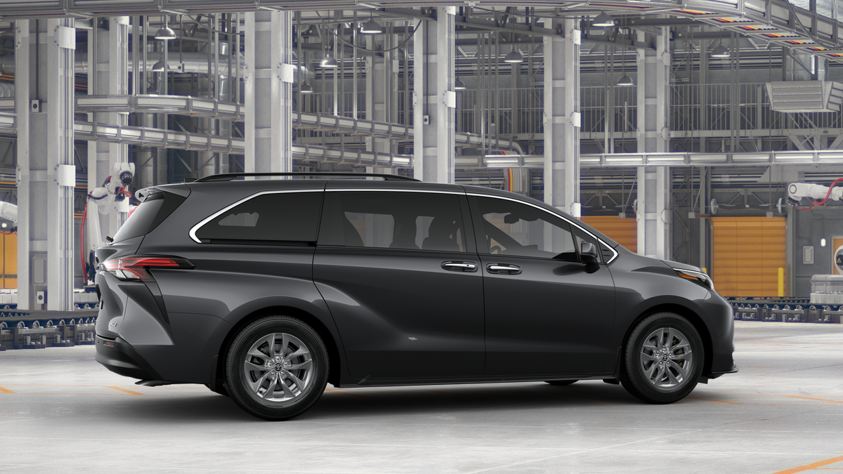 2025 Toyota Sienna XLE photo 13