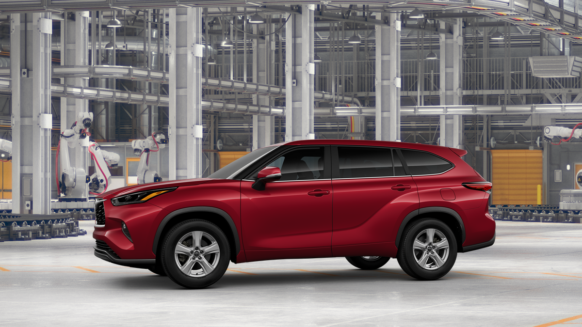 2025 Toyota Highlander LE photo 5