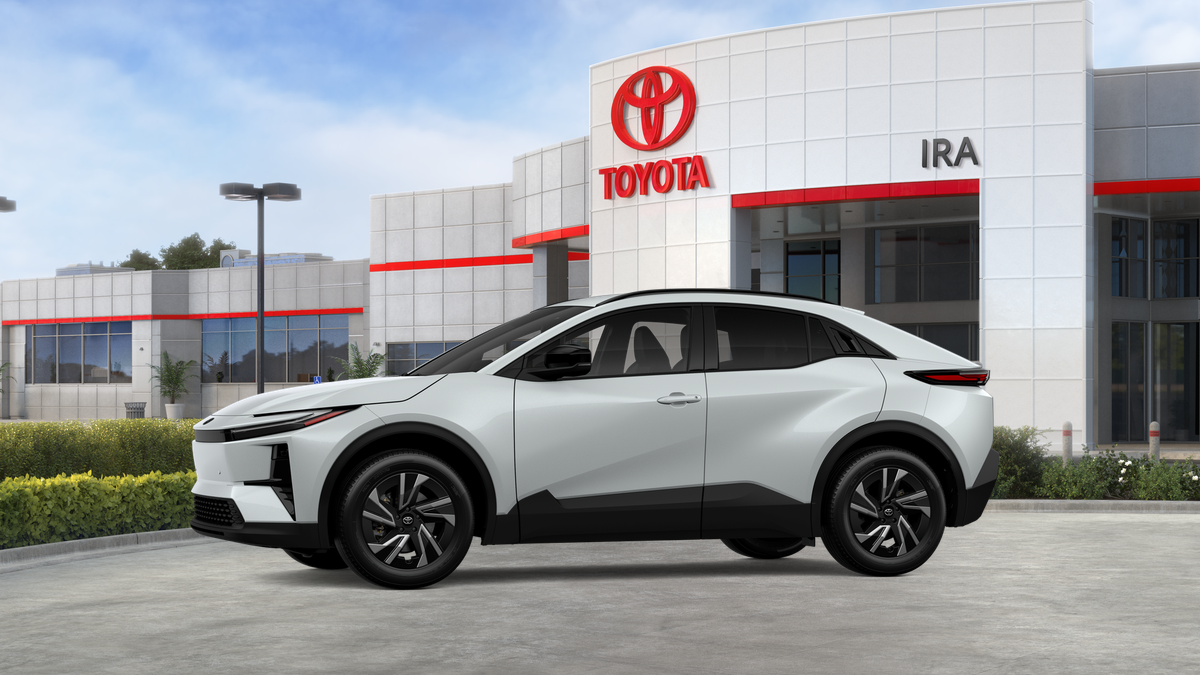 New 2026 Wind Chill Pearl <sup>1</sup> Toyota  SE image 5