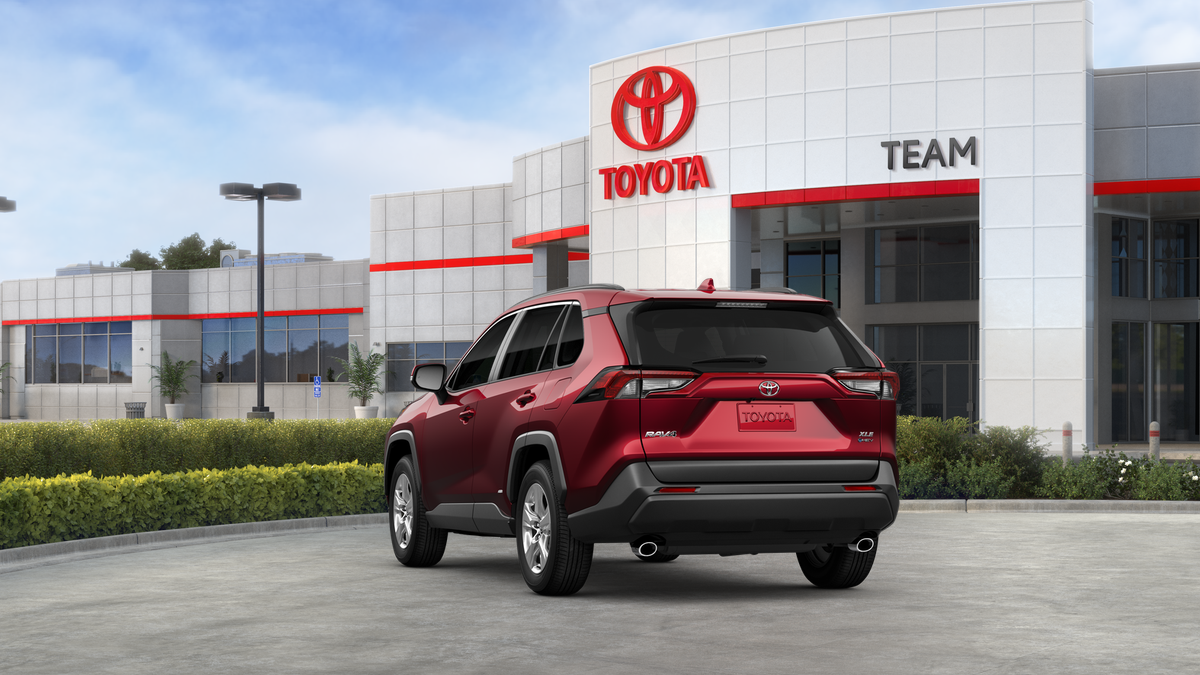 2025 Toyota RAV4 Hybrid XLE photo 3