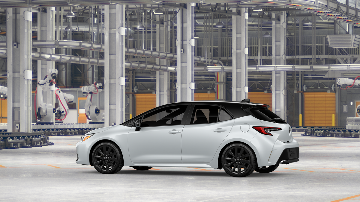 New 2027 Wind Chill Pearl with Black roof <sup>1</sup> Toyota  XSE image 7