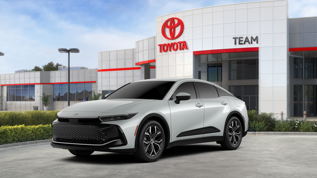 2026 Toyota Crown XLE's photo