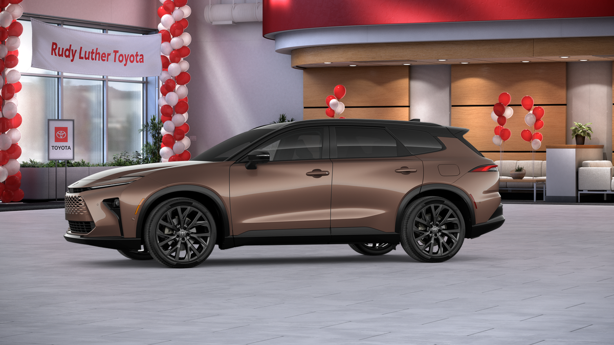 New 2026 Bronze Age with Black roof <sup>1</sup> Toyota  Limited image 5