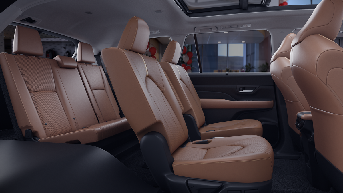 New 2026 Wind Chill Pearl <sup>1</sup> Toyota  Platinum image 2
