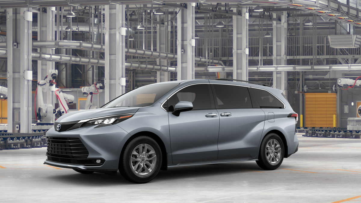 2025 Toyota Sienna XLE photo 2
