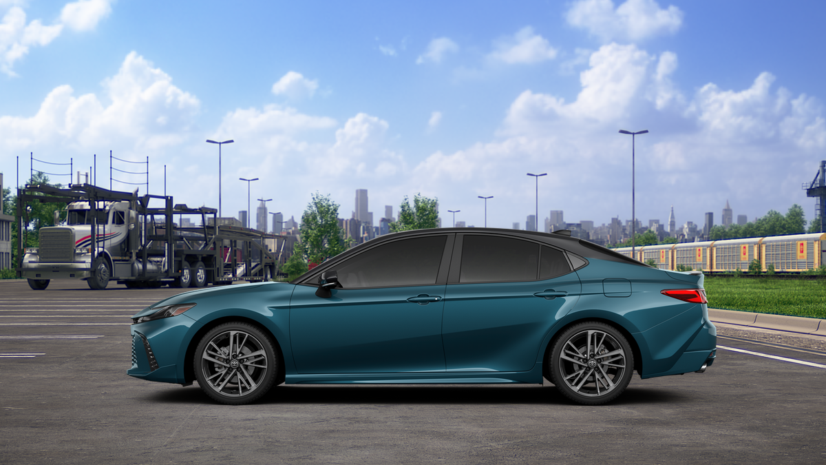 New 2026 Ocean Gem with Midnight Black Metallic roof <sup>1</sup> Toyota  XSE image 6