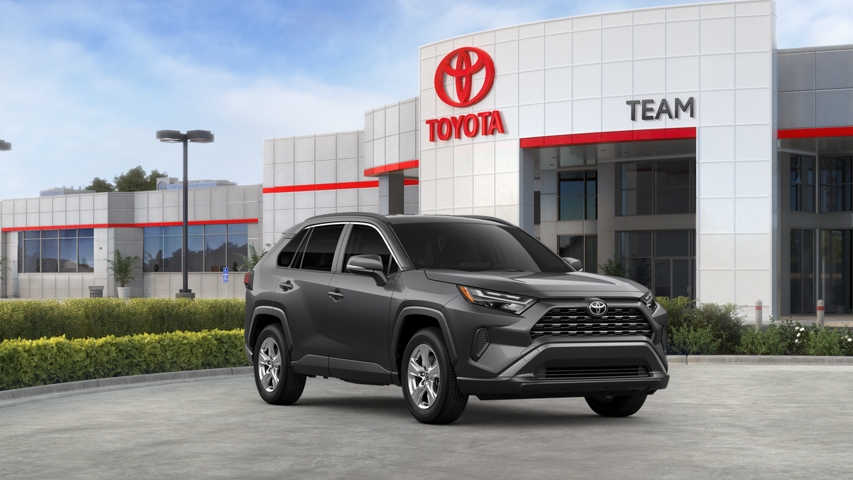 2025 Toyota RAV4 XLE photo 25