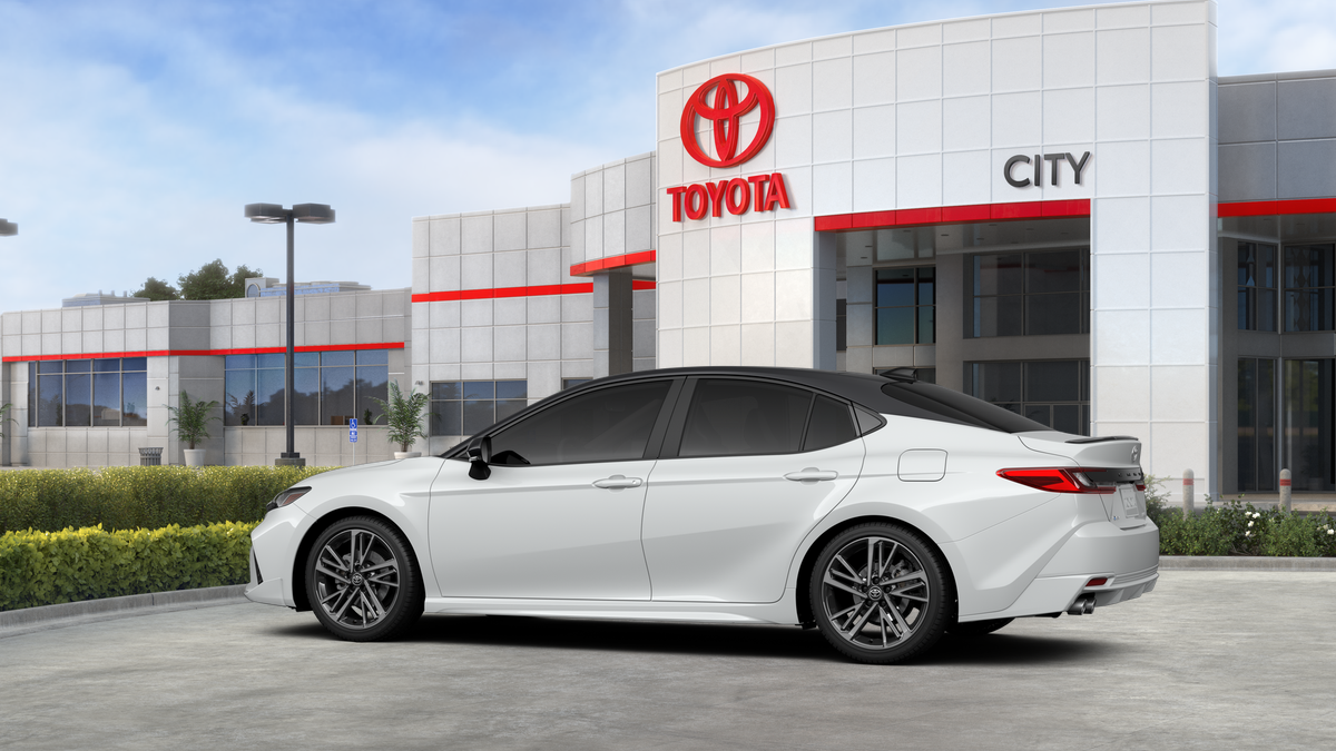 New 2026 Wind Chill Pearl with Midnight Black Metallic roof <sup>1</sup> Toyota  XSE image 7