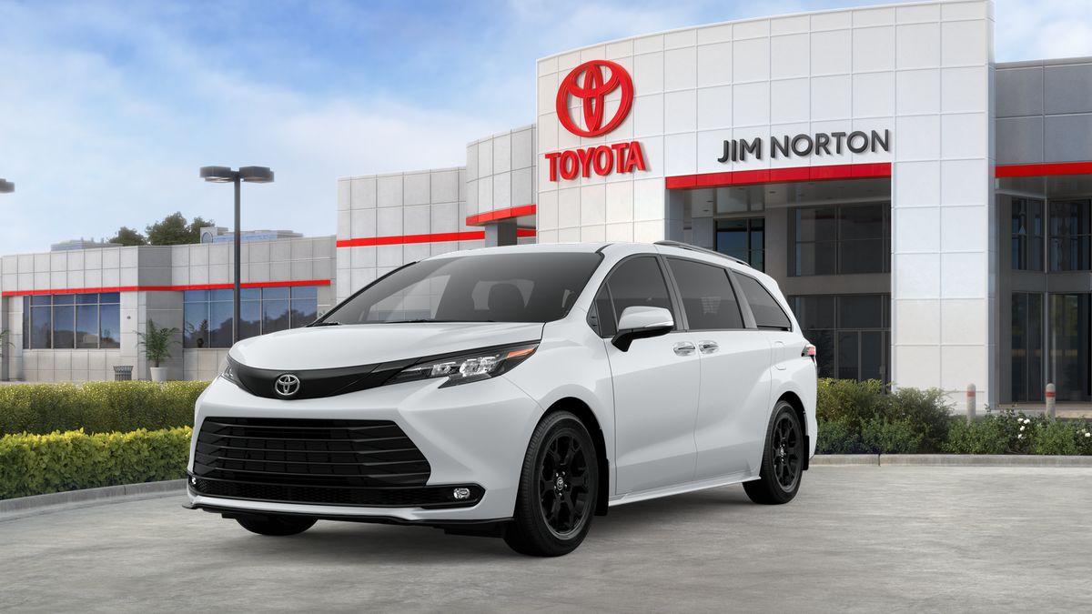 2026 Toyota Sienna Woodland Edition's photo