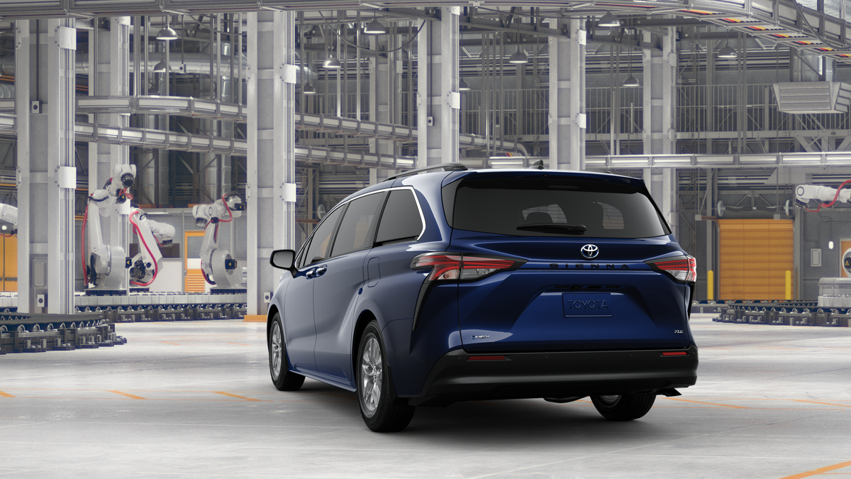 2025 Toyota Sienna XLE photo 9