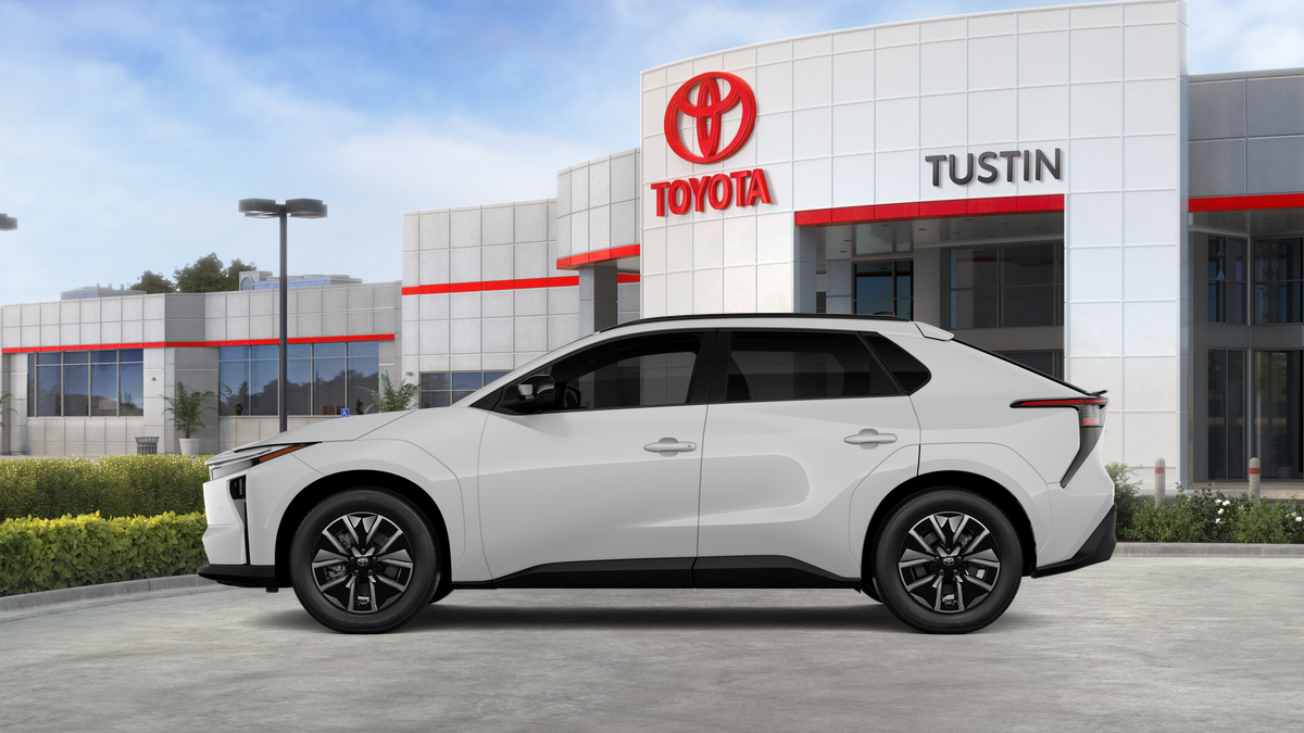 New 2026 Wind Chill Pearl <sup>1</sup> Toyota  XLE image 6