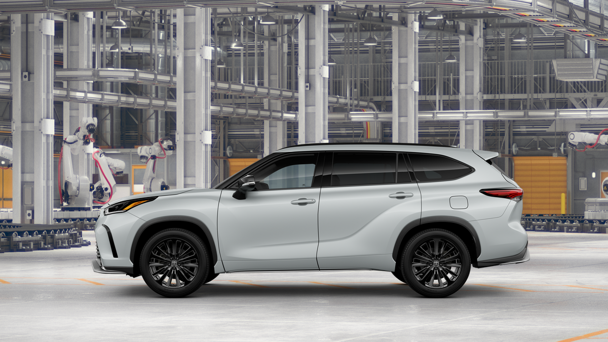 2025 Toyota Highlander XSE photo 2