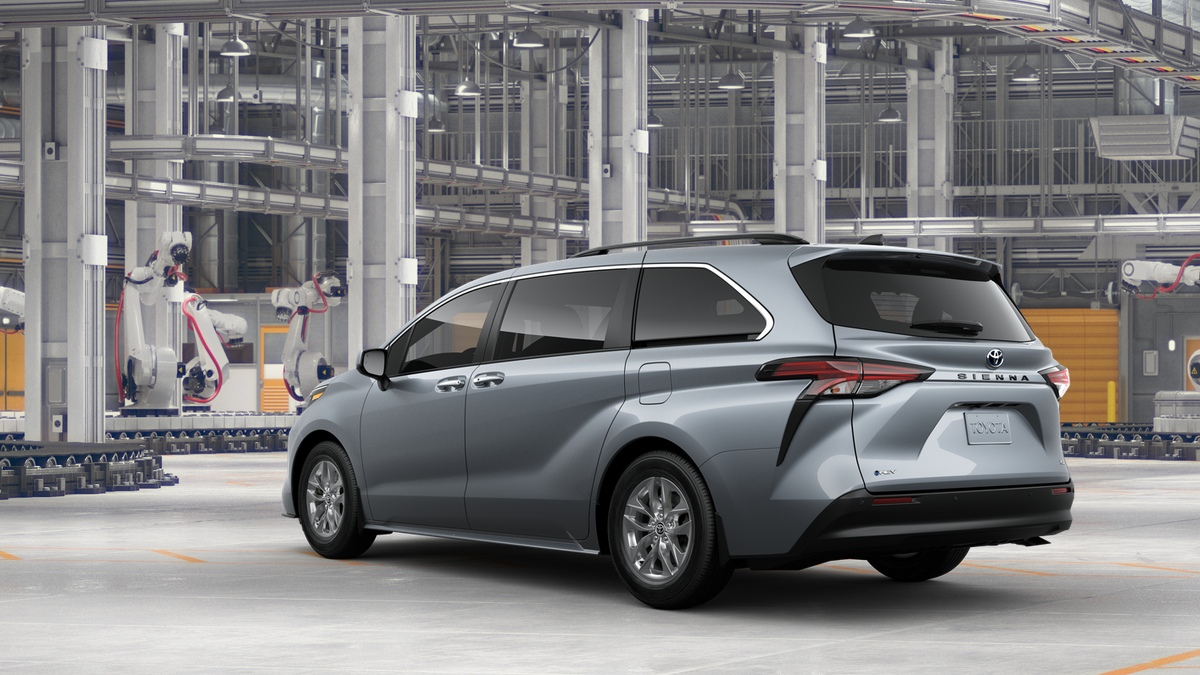 2025 Toyota Sienna XLE photo 6